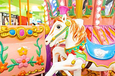 枪林弹雨打丧尸！KK平台《求生之地》带你感受末日危城